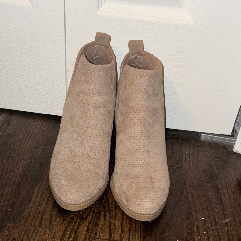 Universal Thread Light Brown Ankle Booties